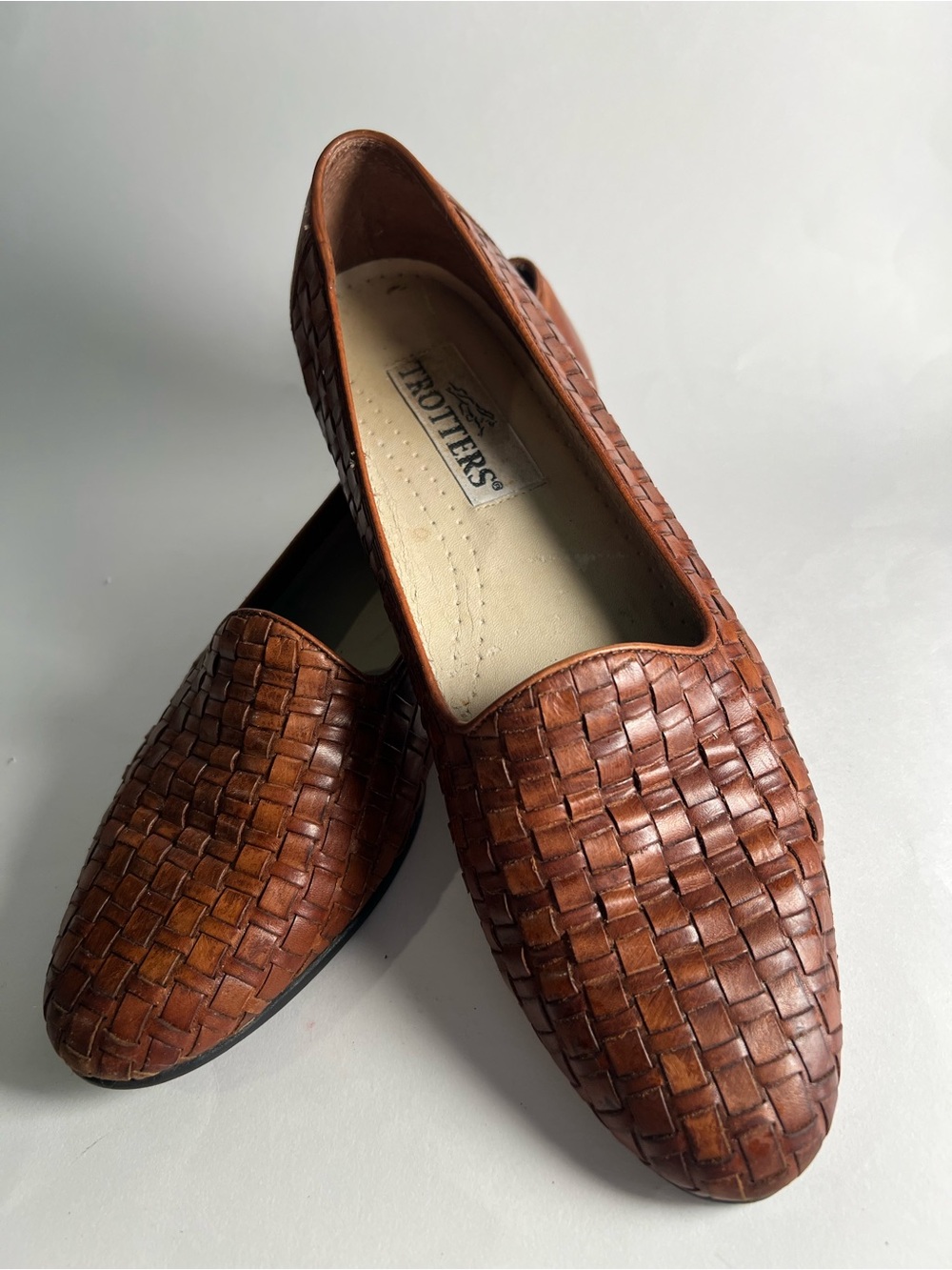 Vintage Women TrottersWoven leather loafers Size 9.5 (S) Slim width
